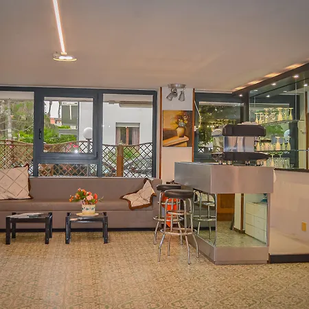 酒店 斯特拉迪奥特酒店 3*