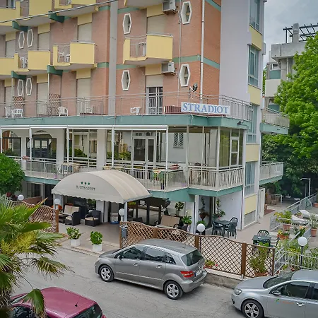 斯特拉迪奥特酒店 酒店 3*