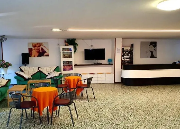 斯特拉迪奥特酒店 酒店 3*