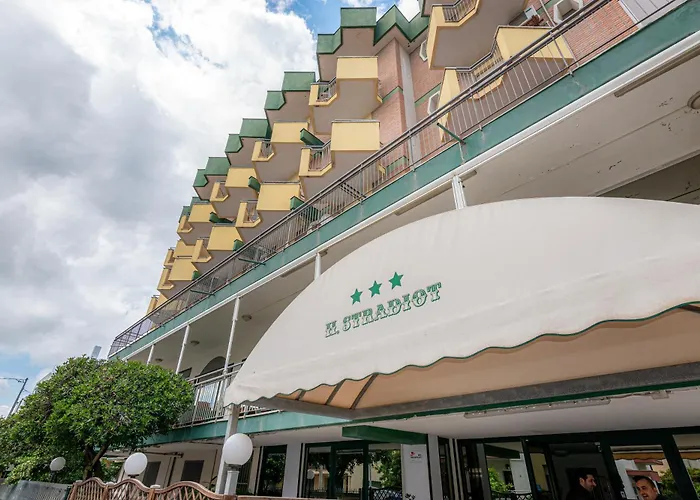 斯特拉迪奥特酒店 3* 里米尼