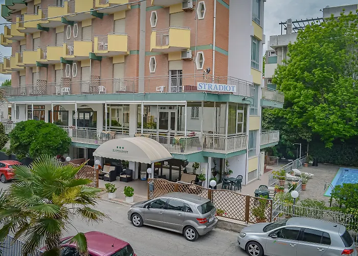 斯特拉迪奥特酒店 酒店 3*